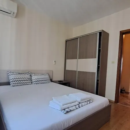 Vladislav- Luxury 瓦爾納